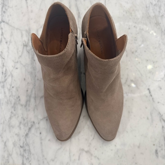EXCELLENT Lucky Brand Leather Suede Tan Women’s Ankle Boot Size 9 - Picture 4 of 8